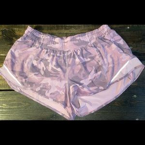 Lululemon Hotty Hot, Size 12, 2.5” inseam - GUC